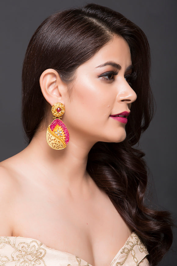 Fashion Earring With Pink & Golden American Diamonds With Kundan Detailing
