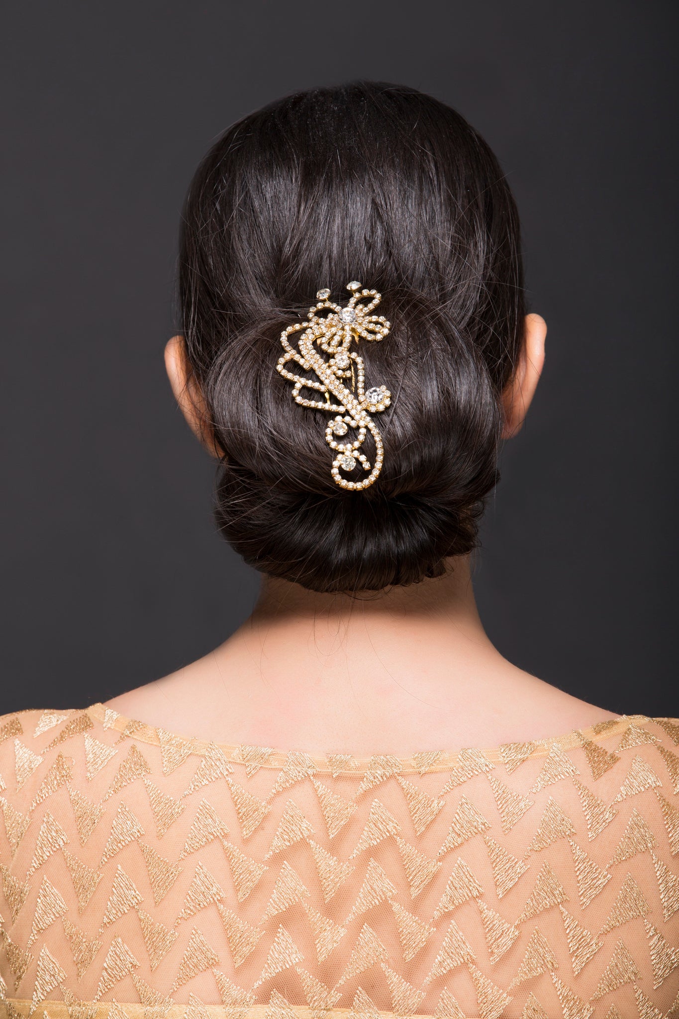 What a beautiful large low bun with real flower gajra & juda pin! Care  however should be taken … | Indian wedding makeup, Bridal hair buns, Indian  bridal hairstyles