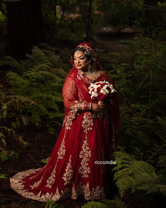 Custommade bridal gown with train