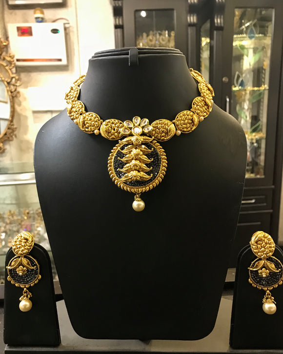 Black rhinestone gold necklace set