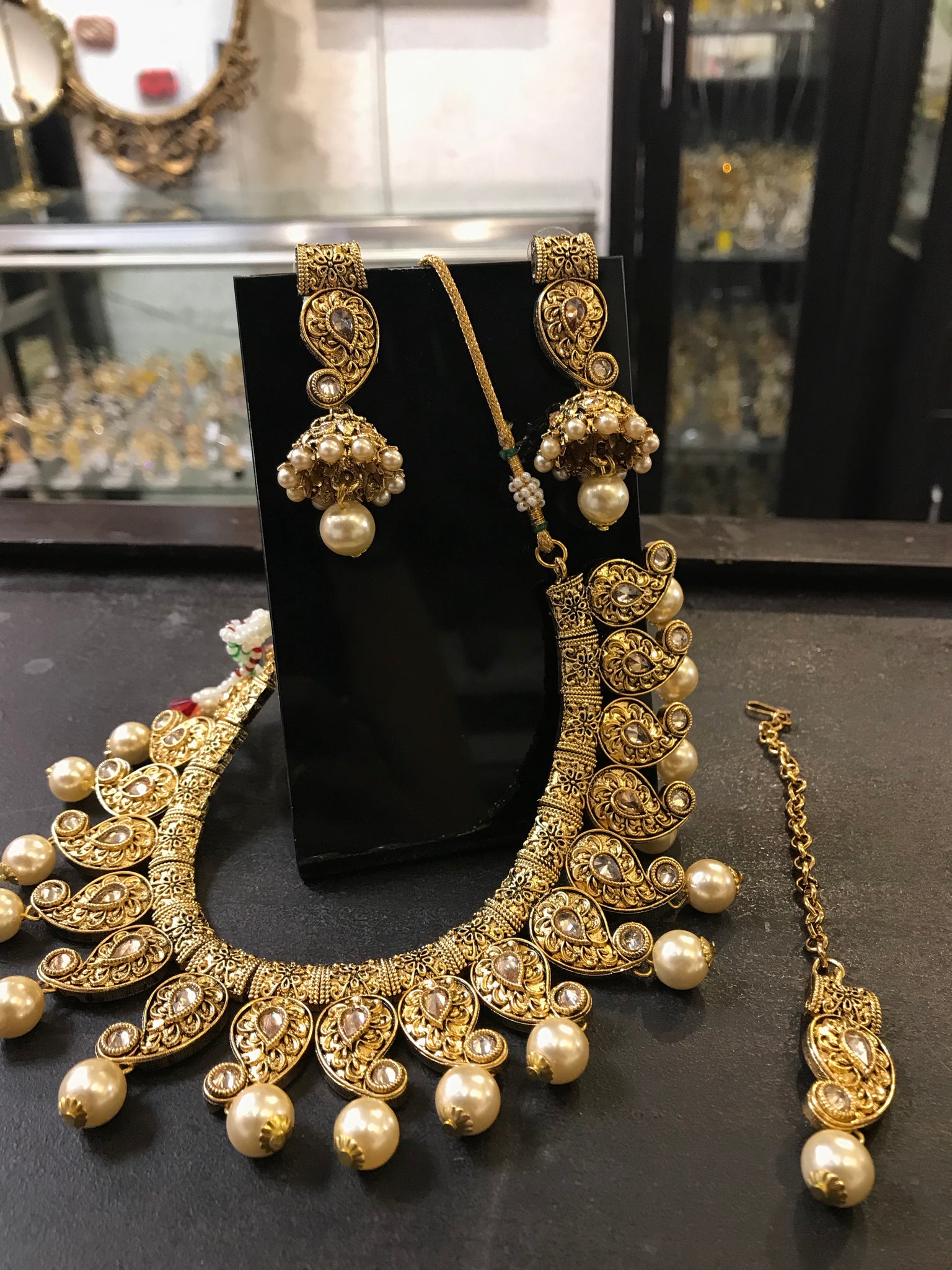 Carved motif small choker – Ricco India - Main Image