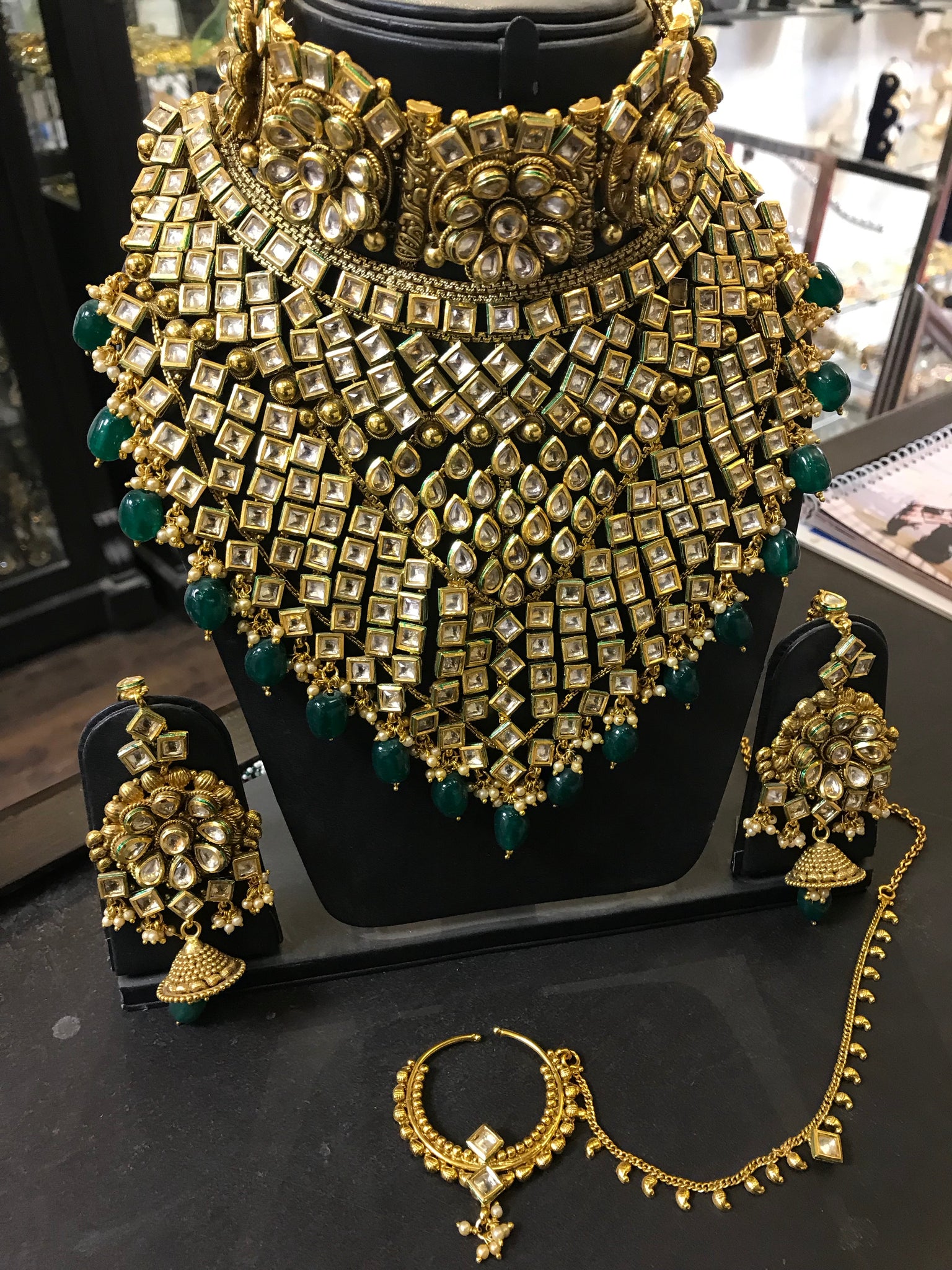 Big choker with full neck coverage