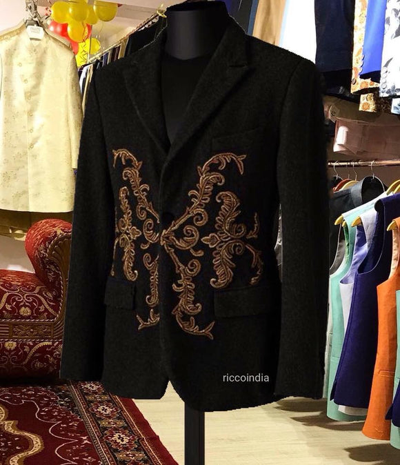 Black embroidered blazer in velvet